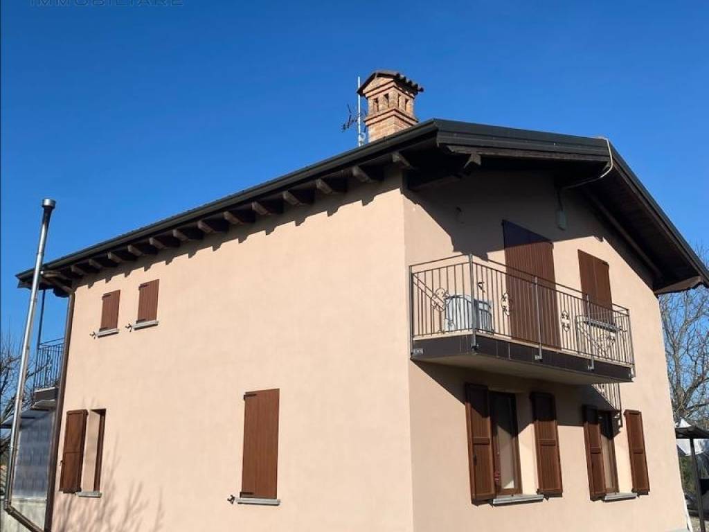 casa indipendente in vendita a Casteggio
