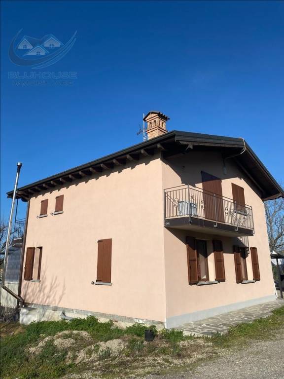 casa indipendente in vendita a Casteggio