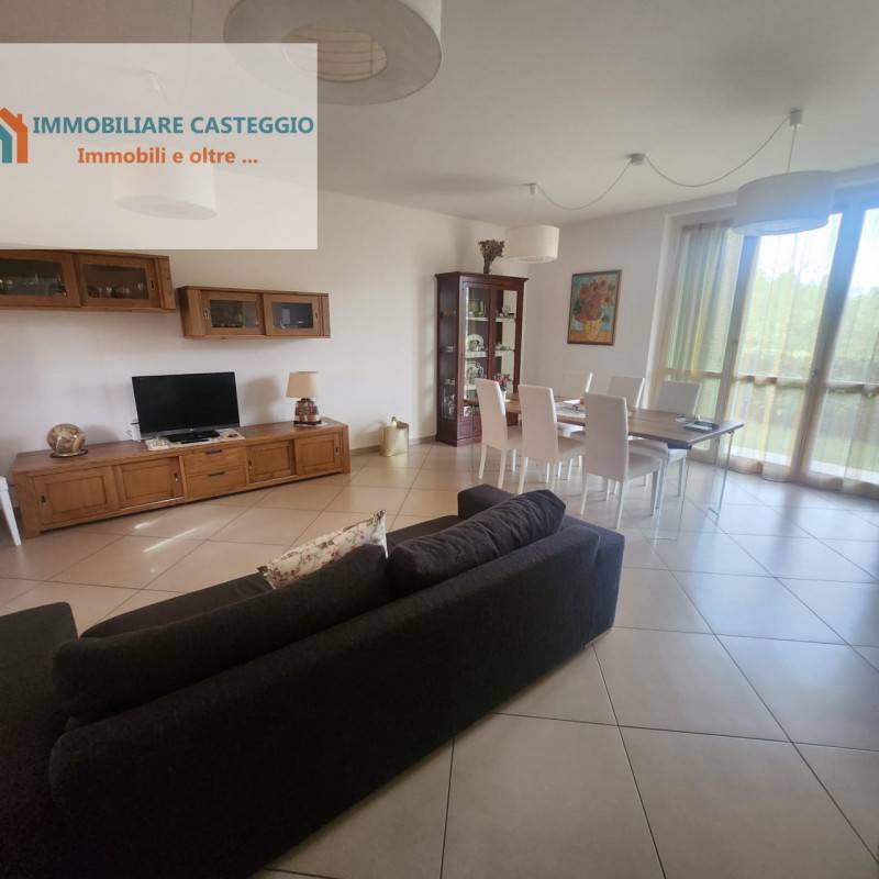 casa indipendente in vendita a Casteggio