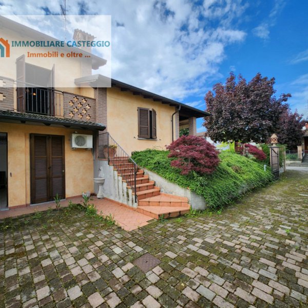 casa indipendente in vendita a Casteggio