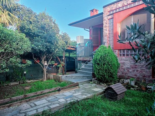 casa indipendente in vendita a Casteggio