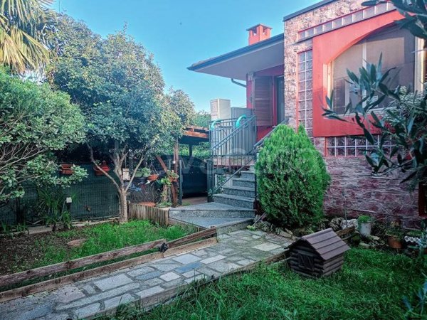 casa indipendente in vendita a Casteggio