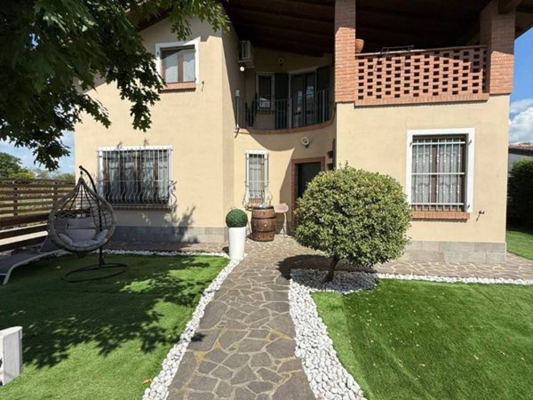 casa indipendente in vendita a Casteggio