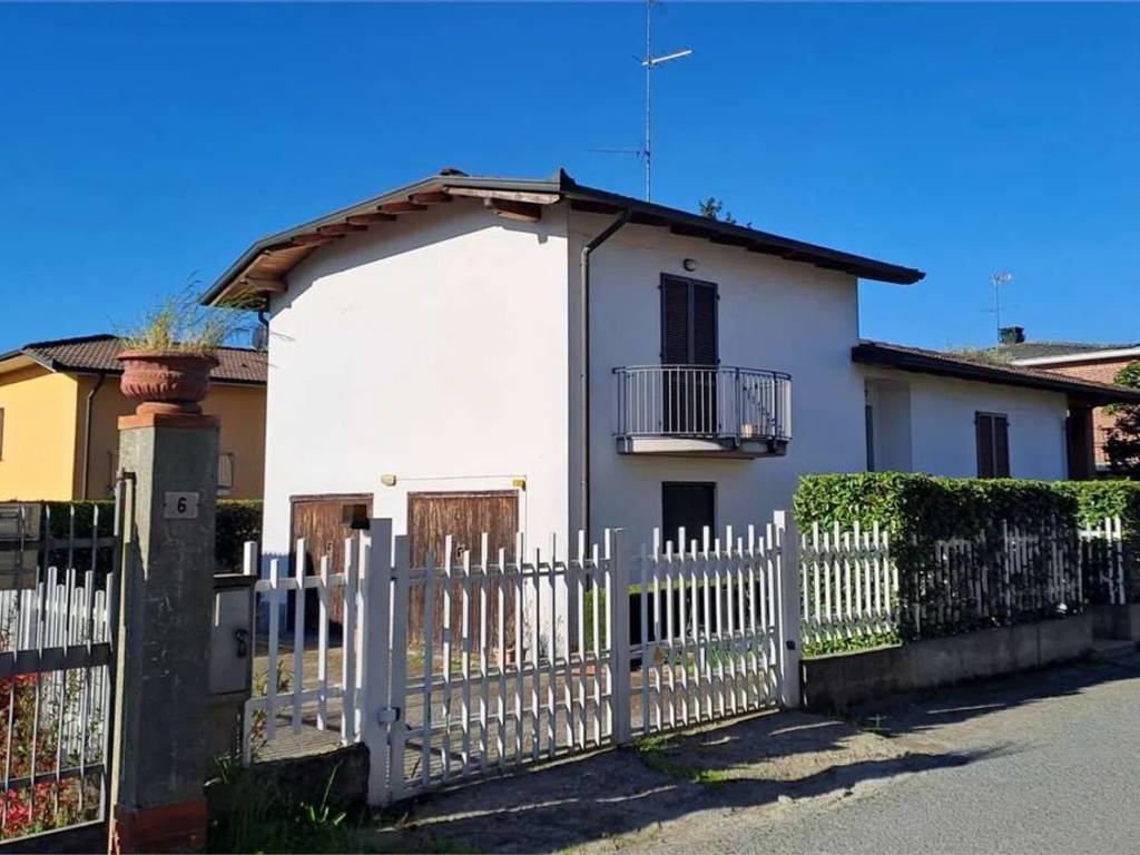 casa indipendente in vendita a Casteggio
