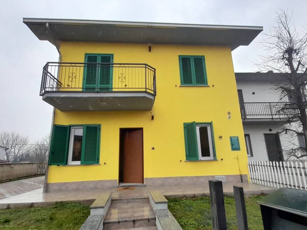 casa indipendente in vendita a Casteggio