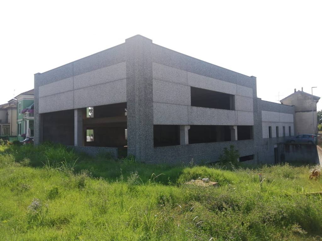 locale commerciale in vendita a Casteggio