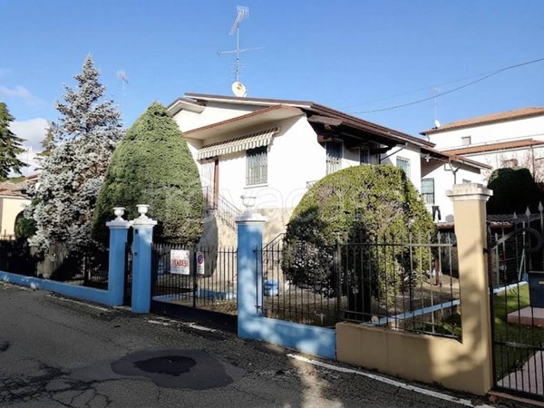 casa indipendente in vendita a Casteggio