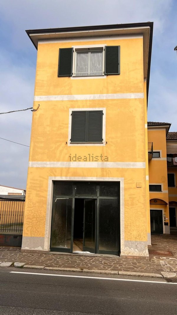 locale commerciale in vendita a Casteggio