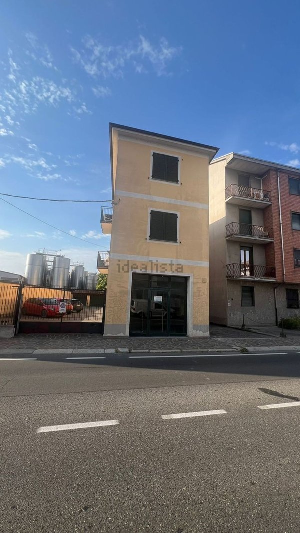 locale commerciale in vendita a Casteggio