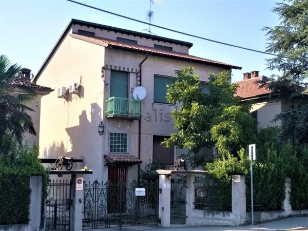 casa indipendente in vendita a Casteggio