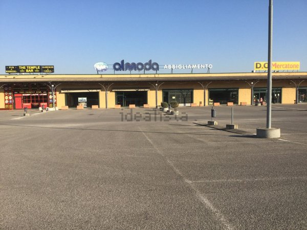 negozio in vendita a Casteggio