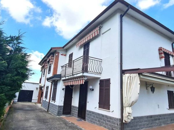 casa indipendente in vendita a Casteggio in zona Rivetta