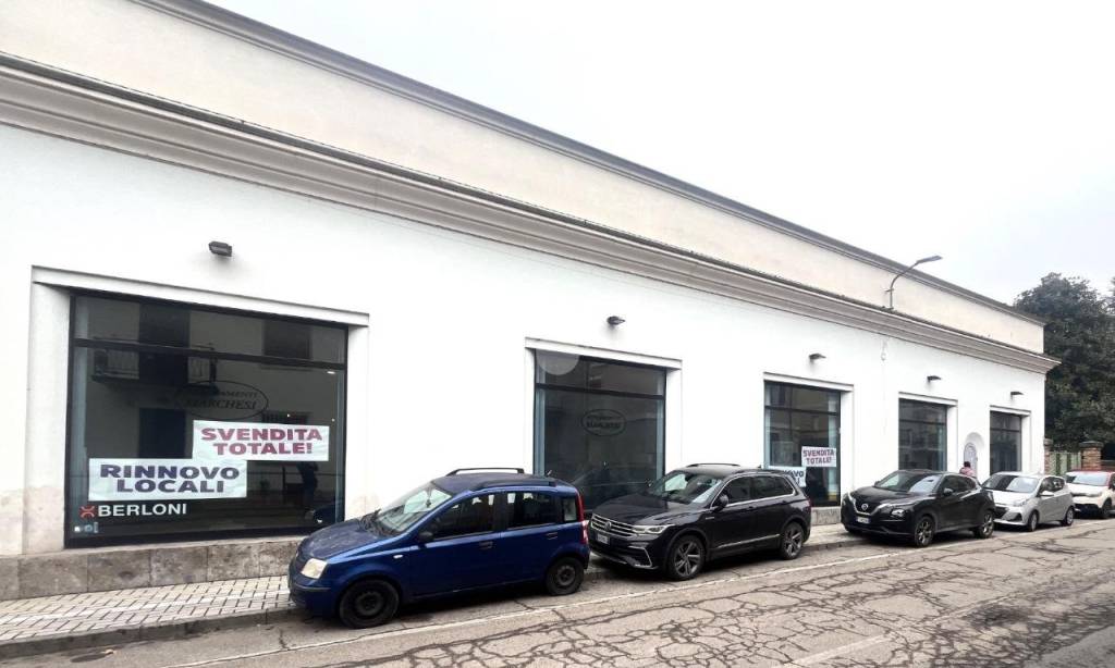 negozio in vendita a Casteggio