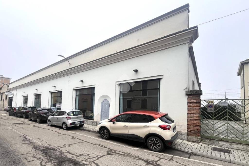 negozio in vendita a Casteggio