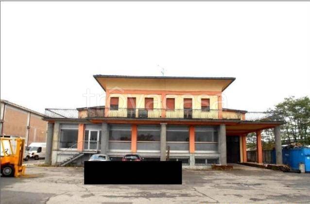 locale commerciale in vendita a Casteggio