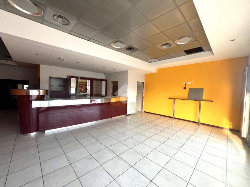 negozio in vendita a Casteggio