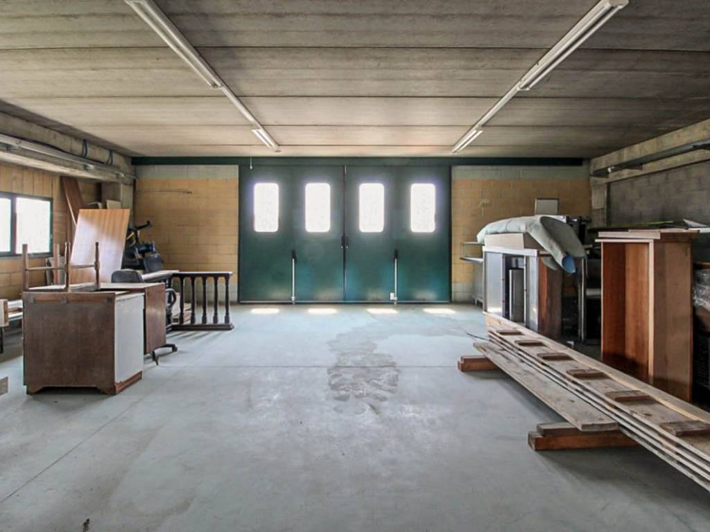 locale commerciale in vendita a Casteggio