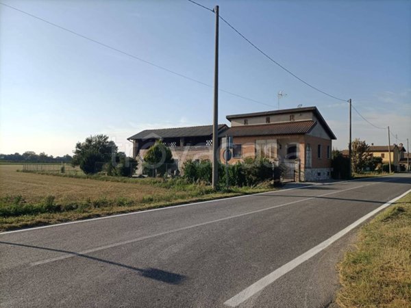 casa indipendente in vendita a Casteggio