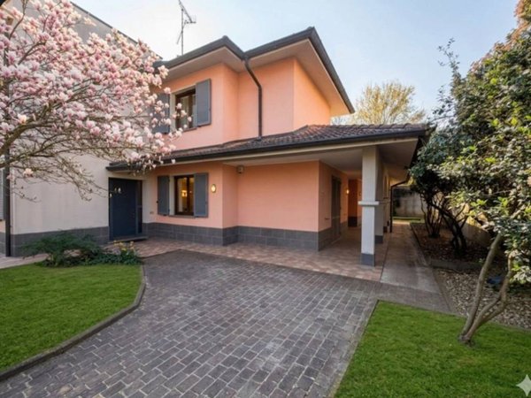 casa indipendente in vendita a Casteggio