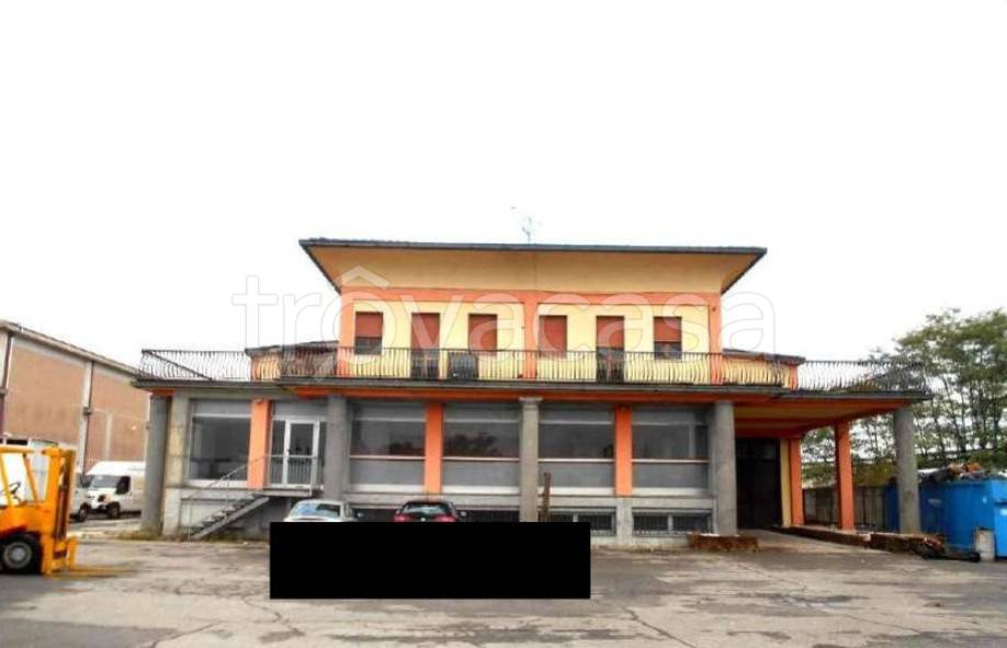 locale commerciale in vendita a Casteggio