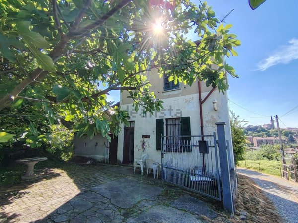pentavano in vendita a Casteggio