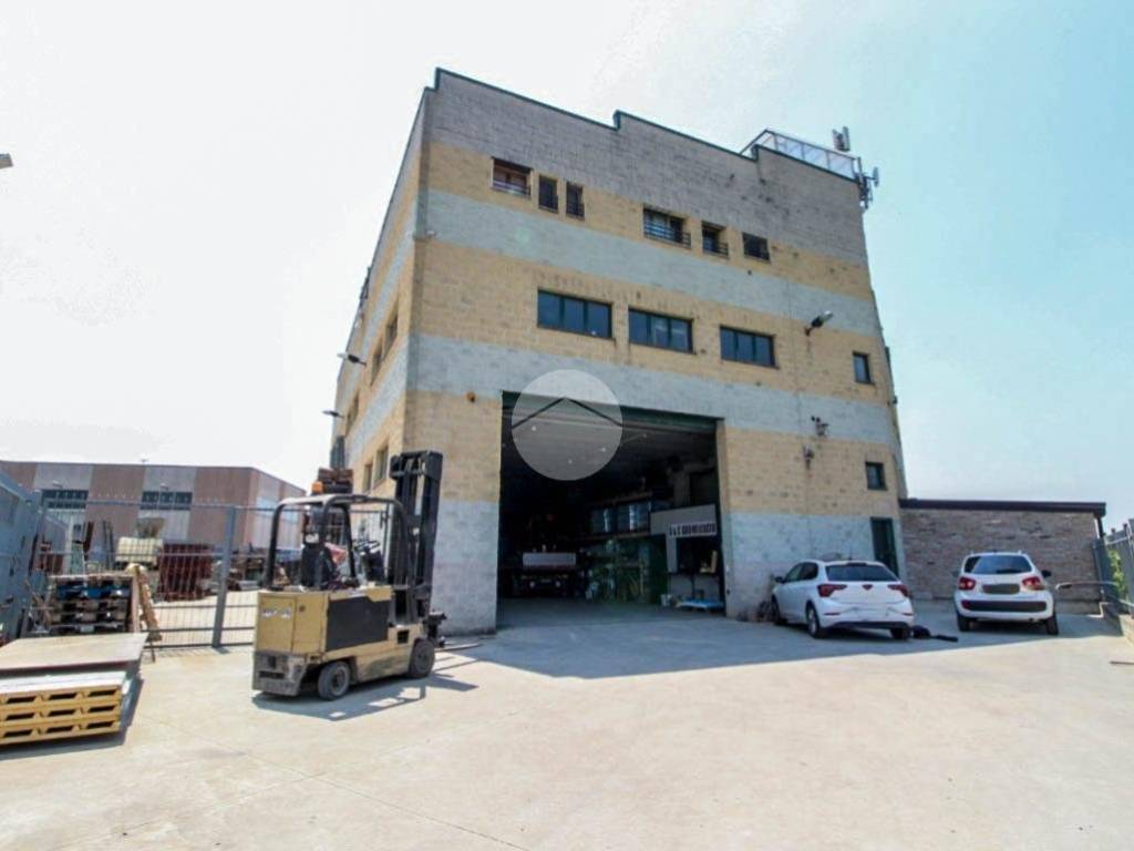 locale commerciale in vendita a Casteggio