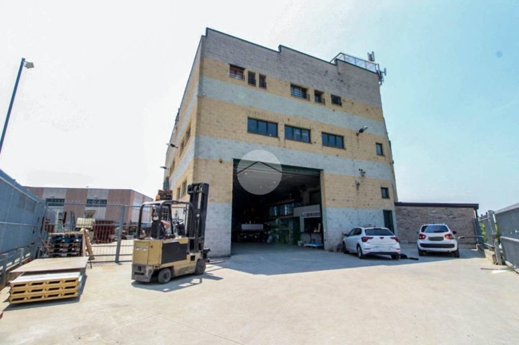 locale commerciale in vendita a Casteggio