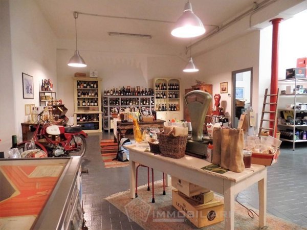 negozio in vendita a Casteggio