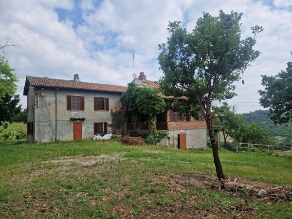 casale in vendita a Casteggio in zona Cròtesi