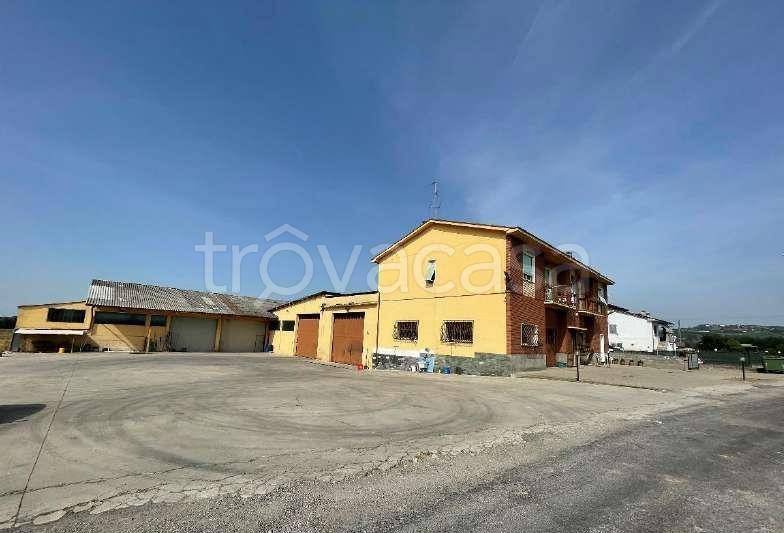 locale commerciale in vendita a Casteggio