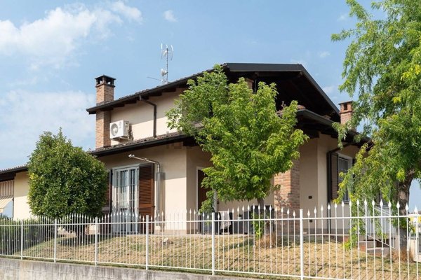 casa indipendente in vendita a Casteggio