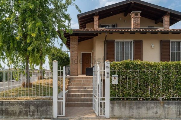 casa indipendente in vendita a Casteggio
