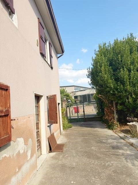 casa indipendente in vendita a Casteggio
