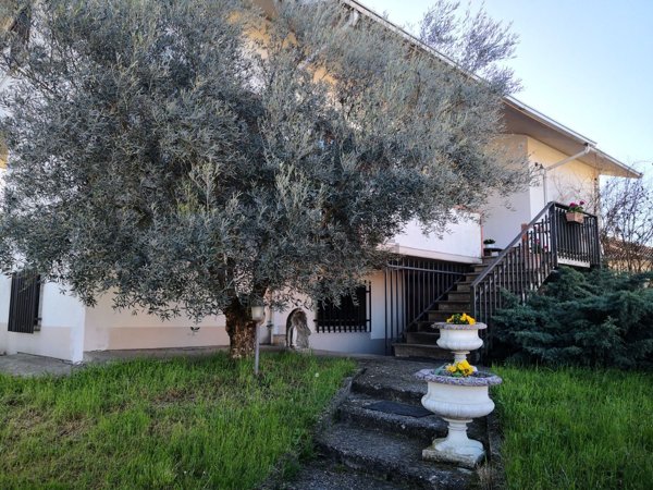 casa indipendente in vendita a Casteggio