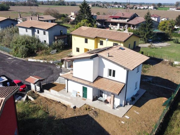 casa indipendente in vendita a Castelletto di Branduzzo in zona Valle Botta