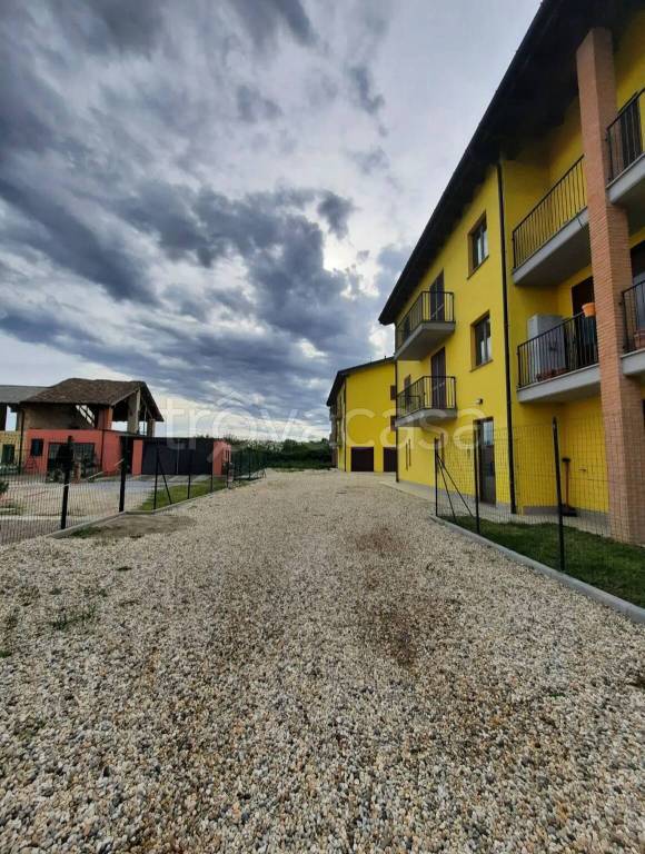 appartamento in vendita a Castelletto di Branduzzo in zona Case Nuove