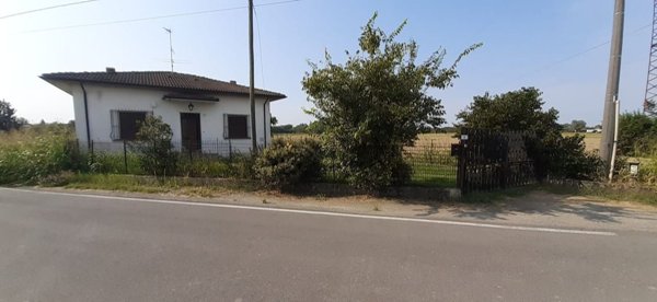casa indipendente in vendita a Castelletto di Branduzzo in zona Valle Botta