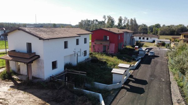 casa indipendente in vendita a Castelletto di Branduzzo