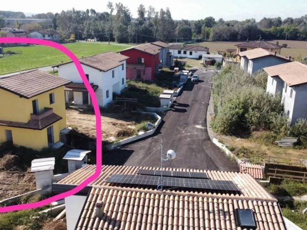 casa indipendente in vendita a Castelletto di Branduzzo in zona Valle Botta