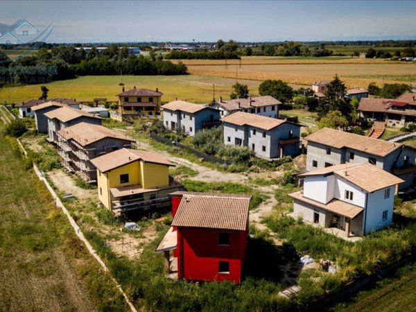 appartamento in vendita a Castelletto di Branduzzo in zona Valle Botta