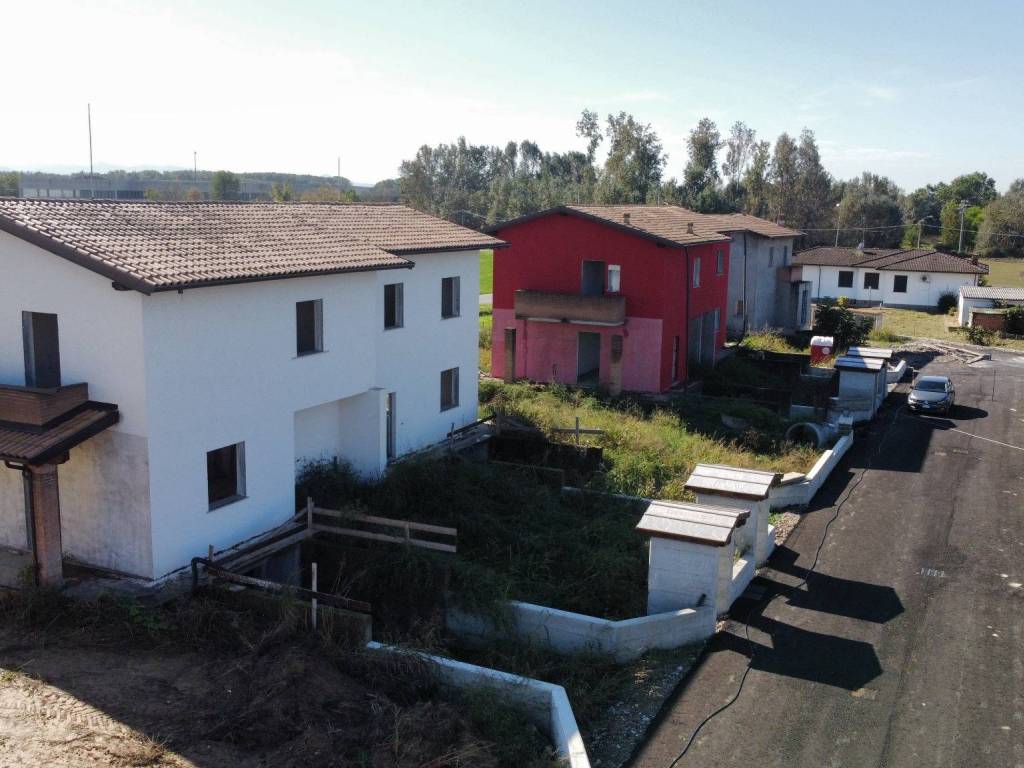casa indipendente in vendita a Castelletto di Branduzzo