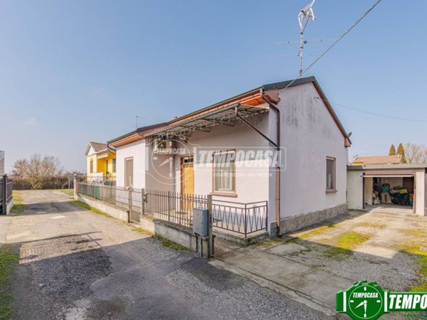 casa indipendente in vendita a Castelletto di Branduzzo