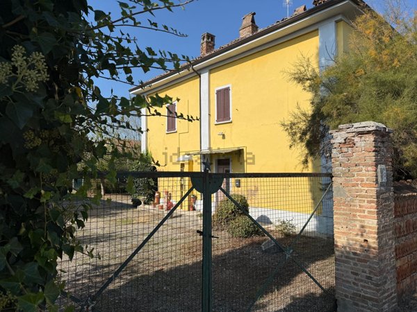 casale in vendita a Castelletto di Branduzzo