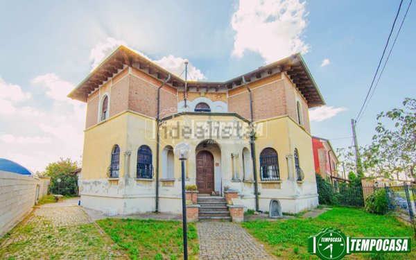 pentavano in vendita a Castelletto di Branduzzo in zona Valle Botta