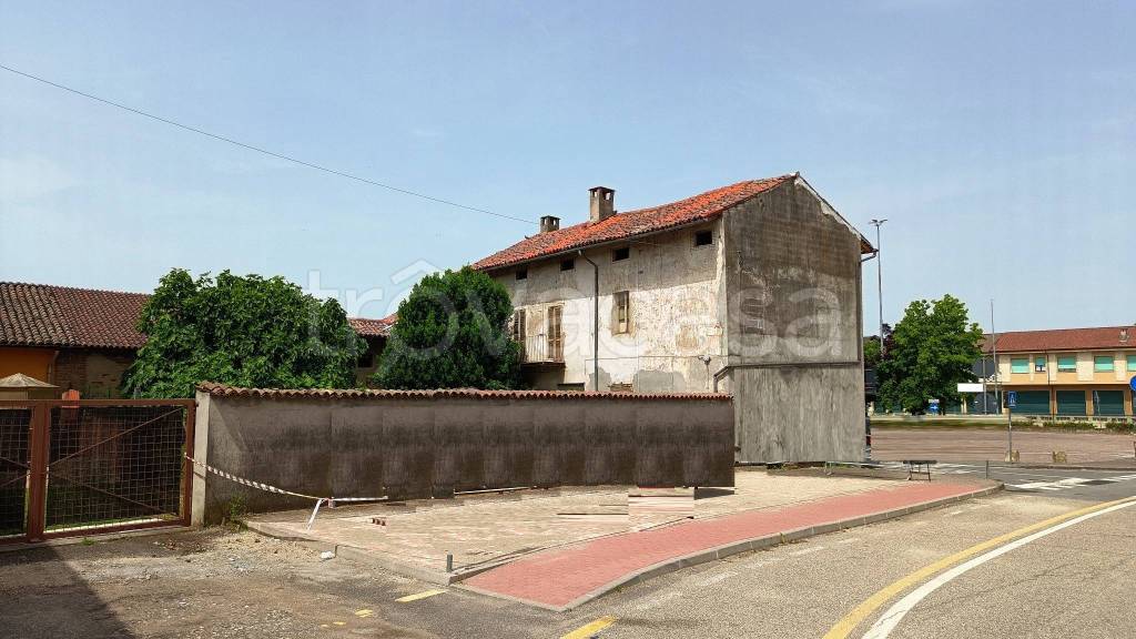 casa indipendente in vendita a Castello d'Agogna