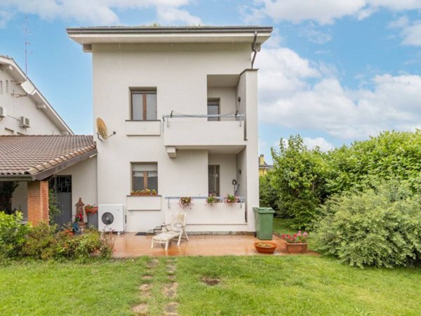 casa indipendente in vendita a Castello d'Agogna
