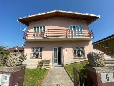 casa indipendente in vendita a Castello d'Agogna