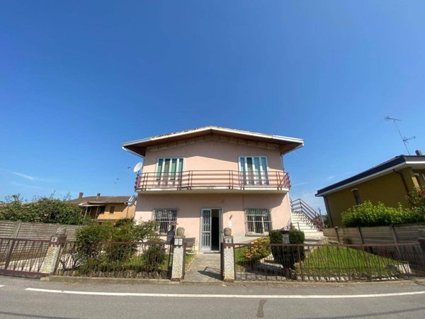 casa indipendente in vendita a Castello d'Agogna