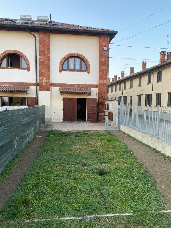 casa indipendente in vendita a Castello d'Agogna