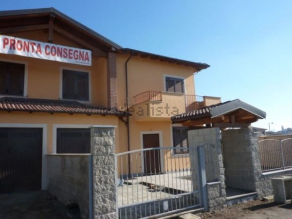 casa indipendente in vendita a Castello d'Agogna